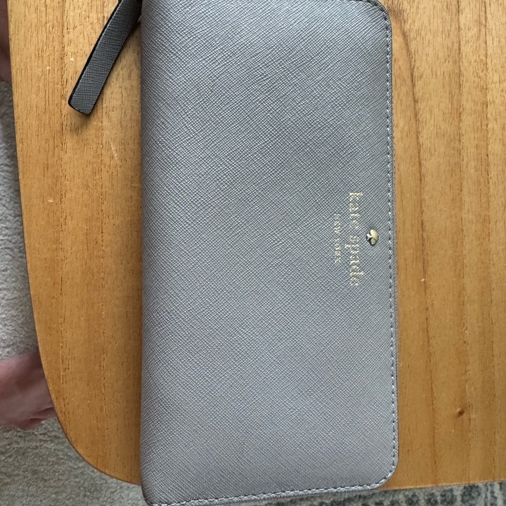 Kate Spade Gray Wallet Sleek Modern Design